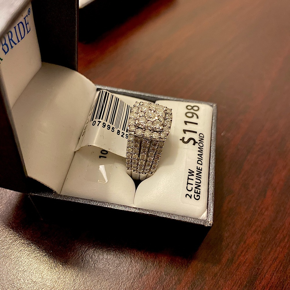 Brand new 10k white gold.